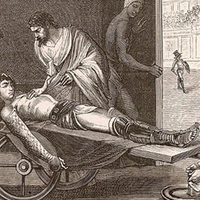 Греческий медик Гален, заложивший основы анатомии и физиологии, лечит гладиатора